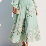 Lys grøn midi kjole med plisseret v-hals i chiffon