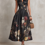 Patricia | Sort Satin Midi Kjole med Blomsterprint og Plissering